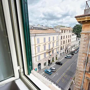 Whiteten Apartment